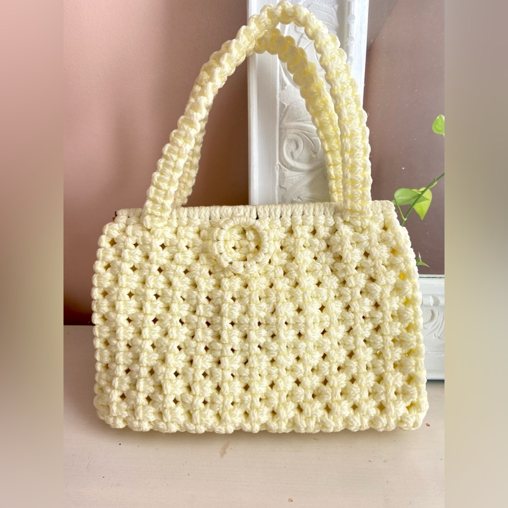 Vintage Hand Crochet Cream Shoulder Bag Purse